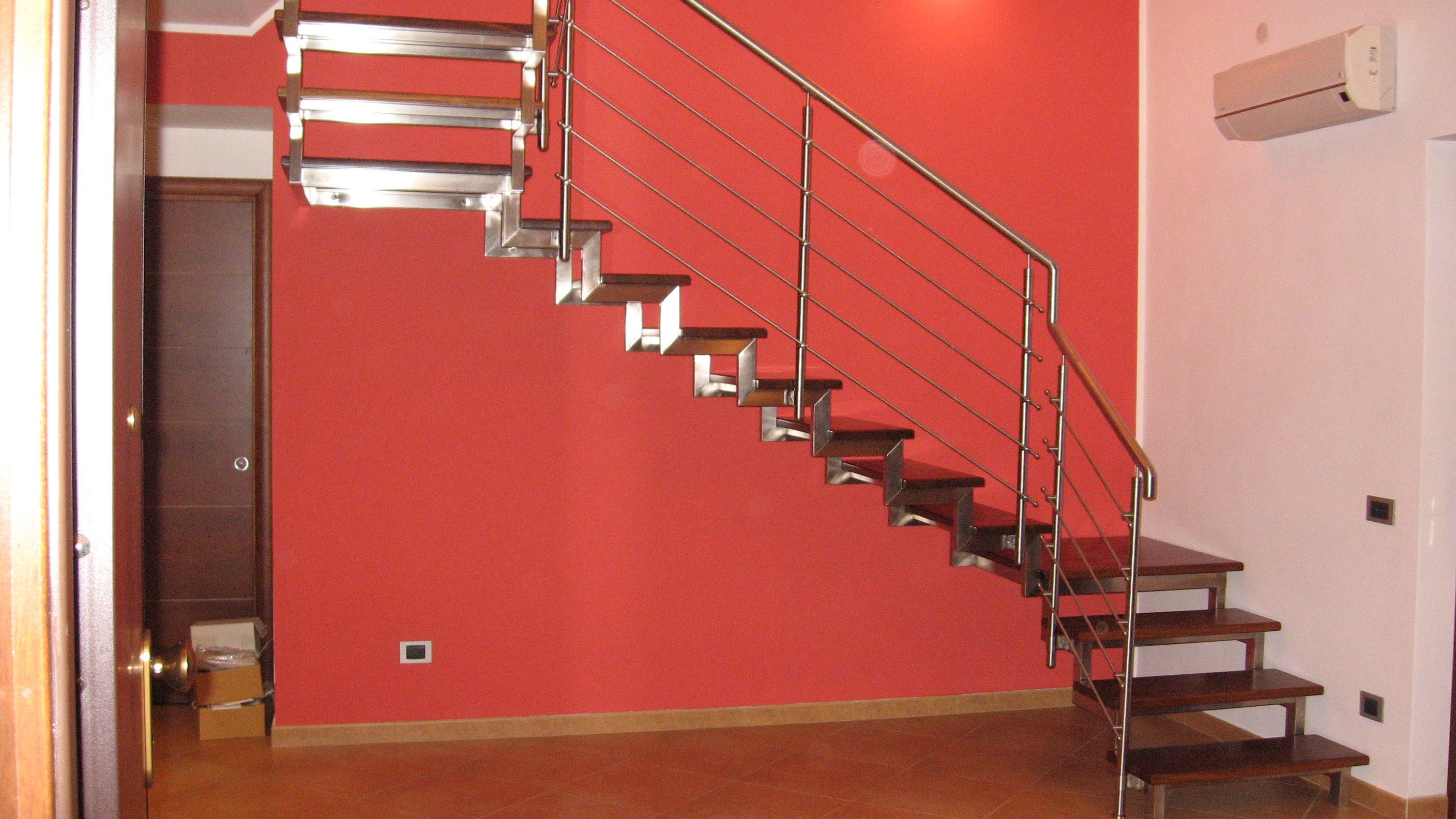 Palazzolo Michele e Figlio a Cinisi (Palermo) realizza scale in acciaio inox