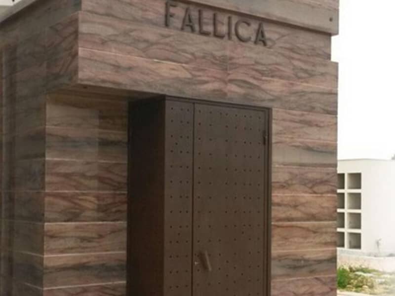 Palazzolo Michele e Figlio a Cinisi (Palermo) realizza porta cappella gentilizia cor-ten